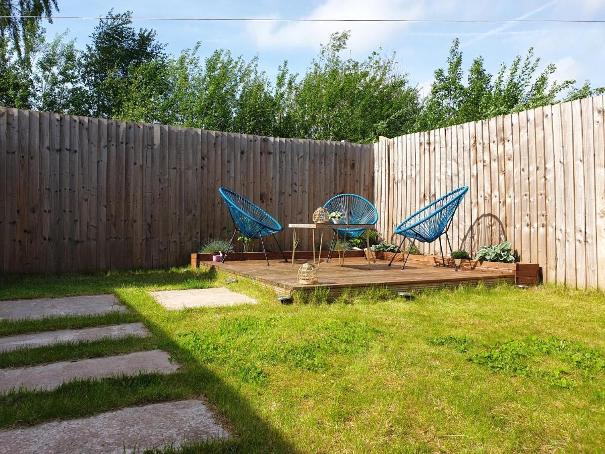 Cheerful 1 Private Room-Ensuite With Free Parking Silverdale  Bagian luar foto