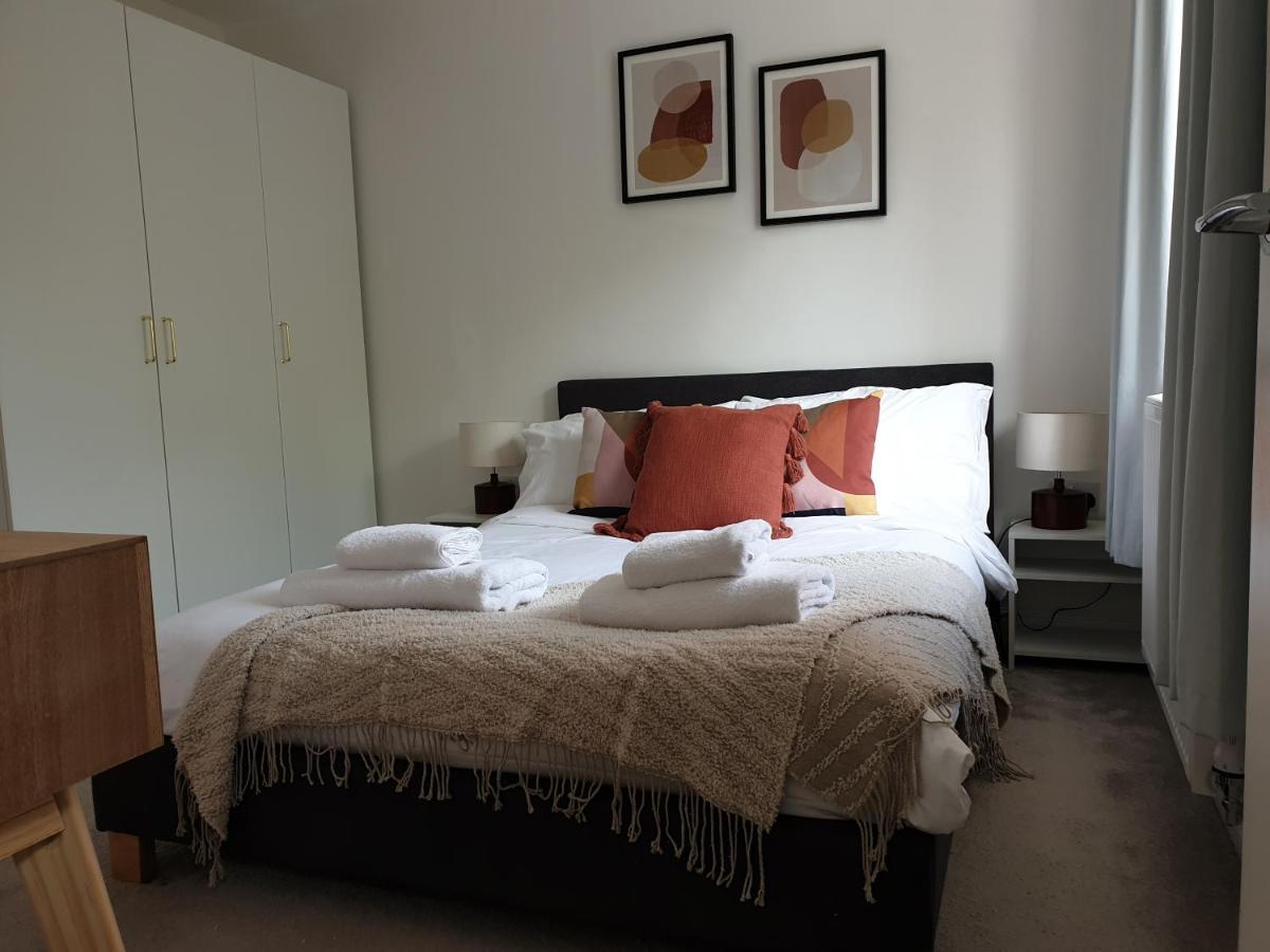 Cheerful 1 Private Room-Ensuite With Free Parking Silverdale  Bagian luar foto