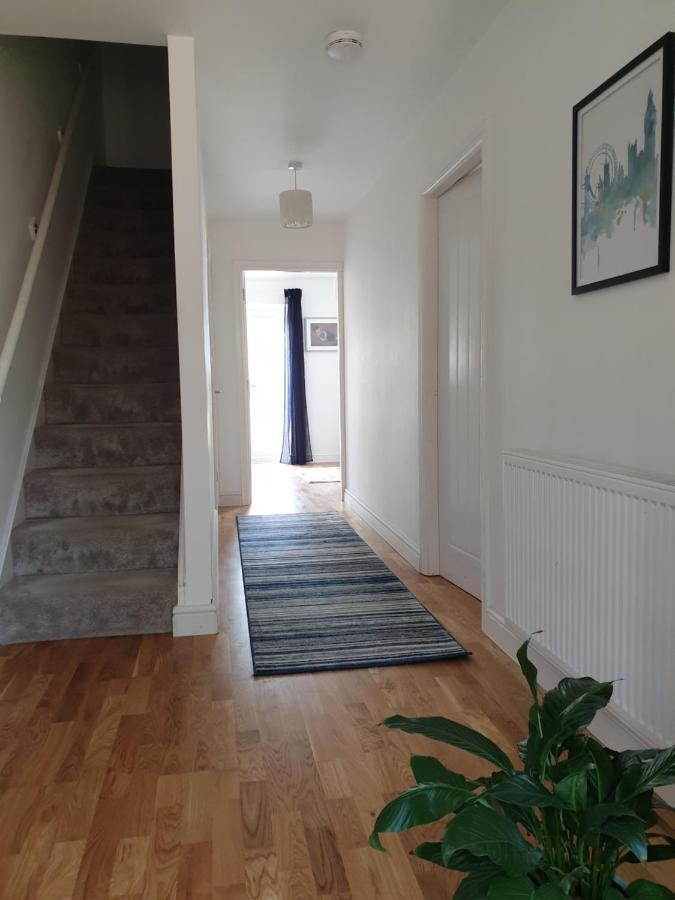 Cheerful 1 Private Room-Ensuite With Free Parking Silverdale  Bagian luar foto