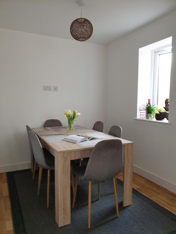 Cheerful 1 Private Room-Ensuite With Free Parking Silverdale  Bagian luar foto