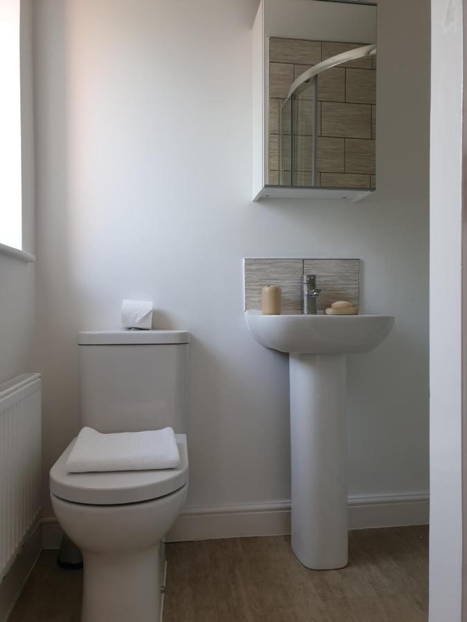 Cheerful 1 Private Room-Ensuite With Free Parking Silverdale  Bagian luar foto