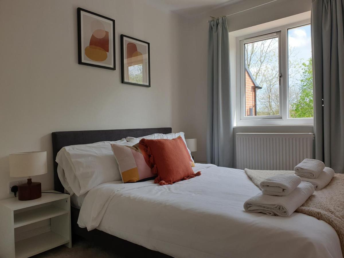 Cheerful 1 Private Room-Ensuite With Free Parking Silverdale  Bagian luar foto
