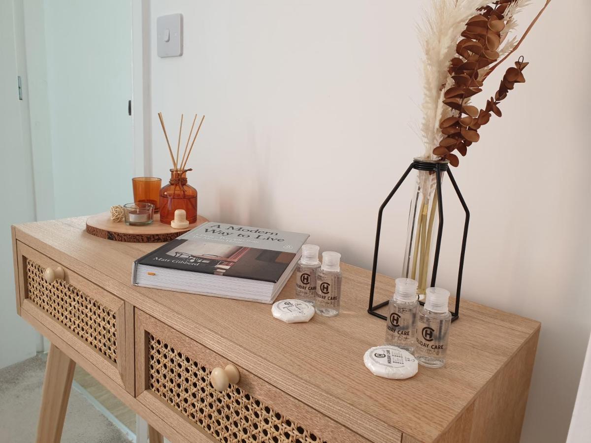 Cheerful 1 Private Room-Ensuite With Free Parking Silverdale  Bagian luar foto