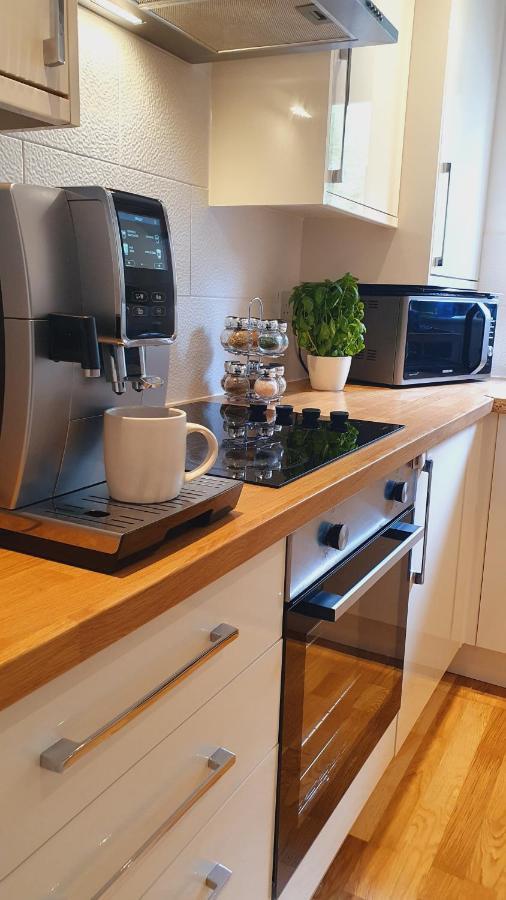 Cheerful 1 Private Room-Ensuite With Free Parking Silverdale  Bagian luar foto
