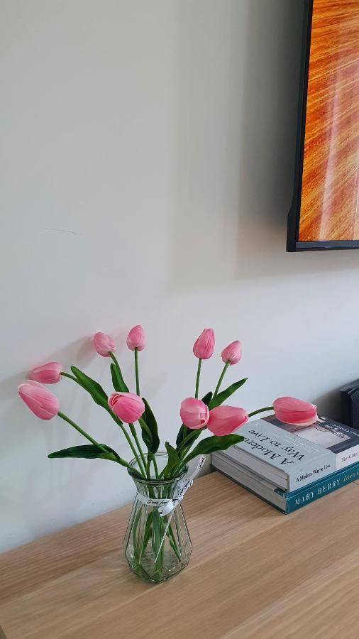 Cheerful 1 Private Room-Ensuite With Free Parking Silverdale  Bagian luar foto
